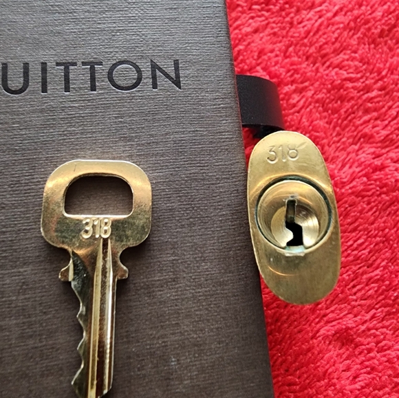 Louis Vuitton Lock & Key #318 - Picture 3 of 4